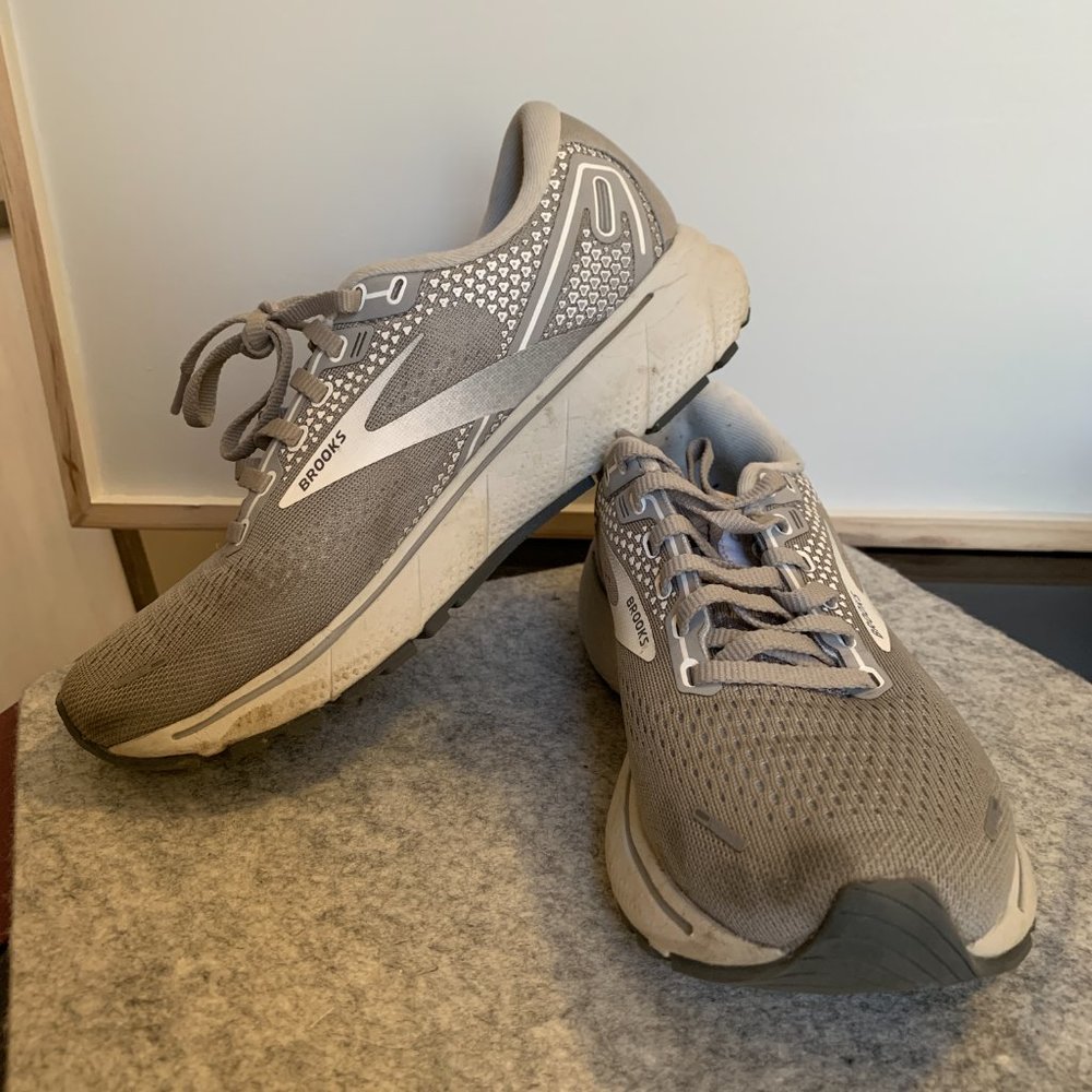 Brooks GHOST Road Running Athletic Shoes, Oyster Alloy Grey White, Size 7